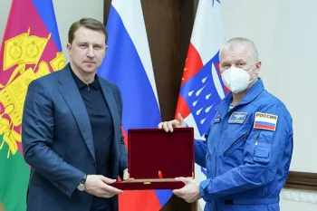 Глава города Алексей Копайгородский встретился с космонавтом Олегом Новицким, который проходит в Сочи постполетную реабилитацию