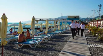На пляжах Сочи усилили маршруты патрулирования полиции, казаков, народных дружинников