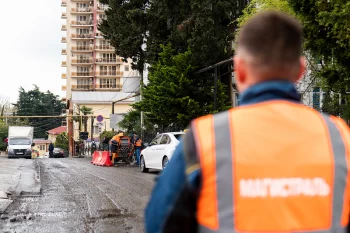 Глава Сочи Алексей Копайгородский осуществил проверку прогресса ремонтных работ на ул. Первомайской.